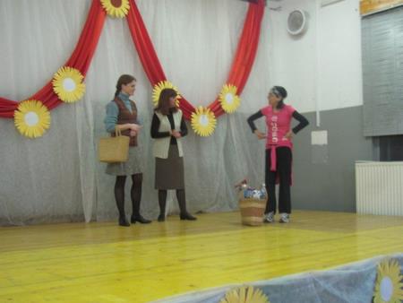 Skeč so zaigrale Tjaša, Tamara in Katja